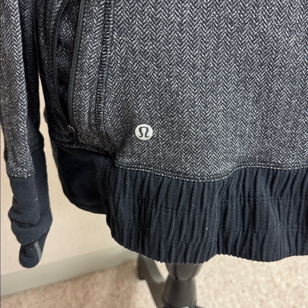 Lululemon Gray and Navy Herringbone Hoodie Women’s 10 - Picture 4 of 6